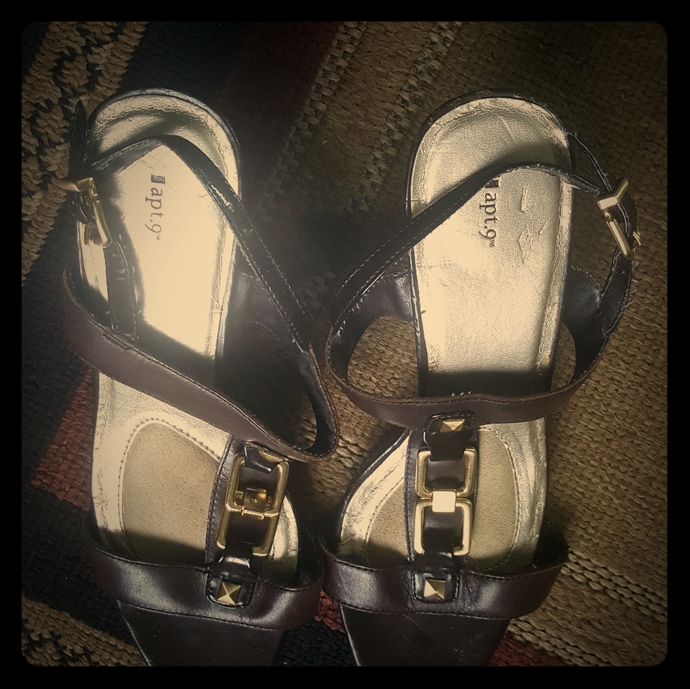 Apt 9 heeled sandal .... Size 9M
